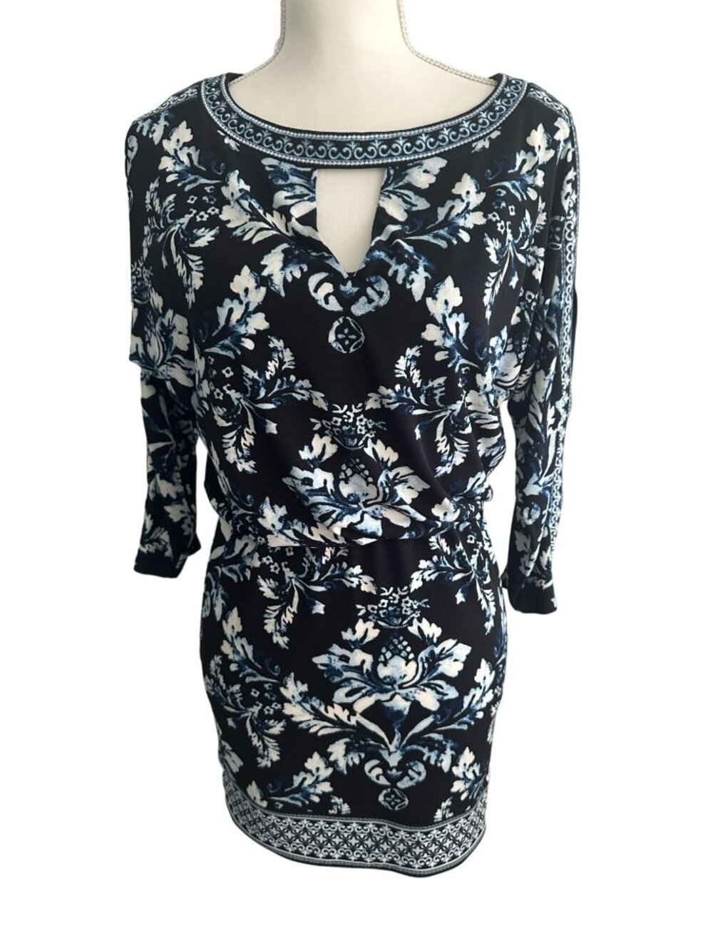 WHITE HOUSE BLACK MARKET WHBM Navy Blue White Floral Dress Size XS